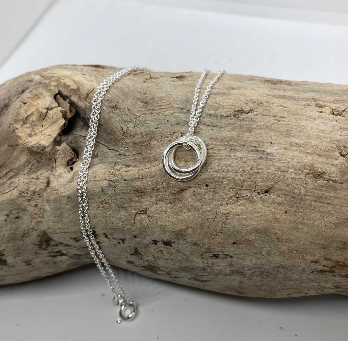 Double circle interlocked pendant