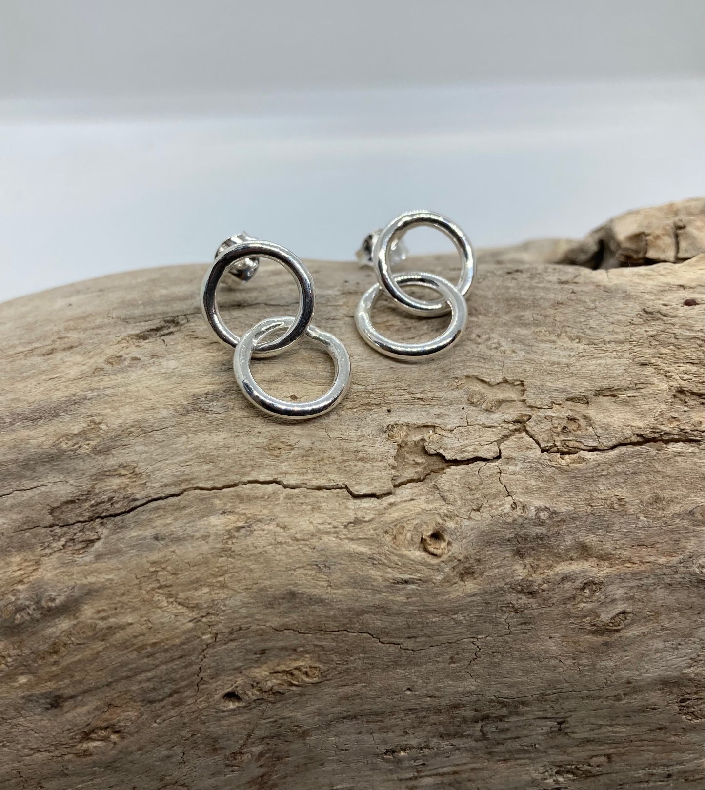 Double circle stud earrings