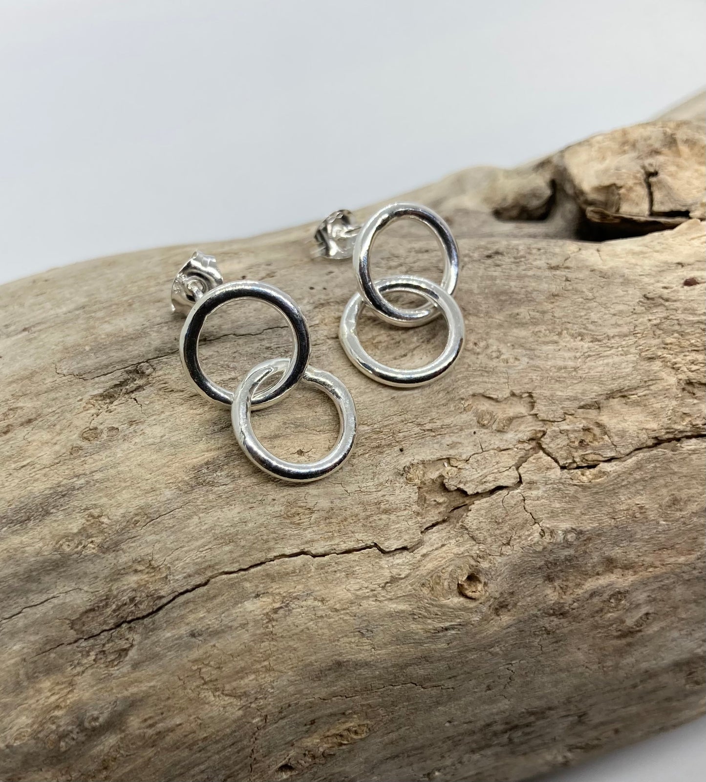 Double circle stud earrings