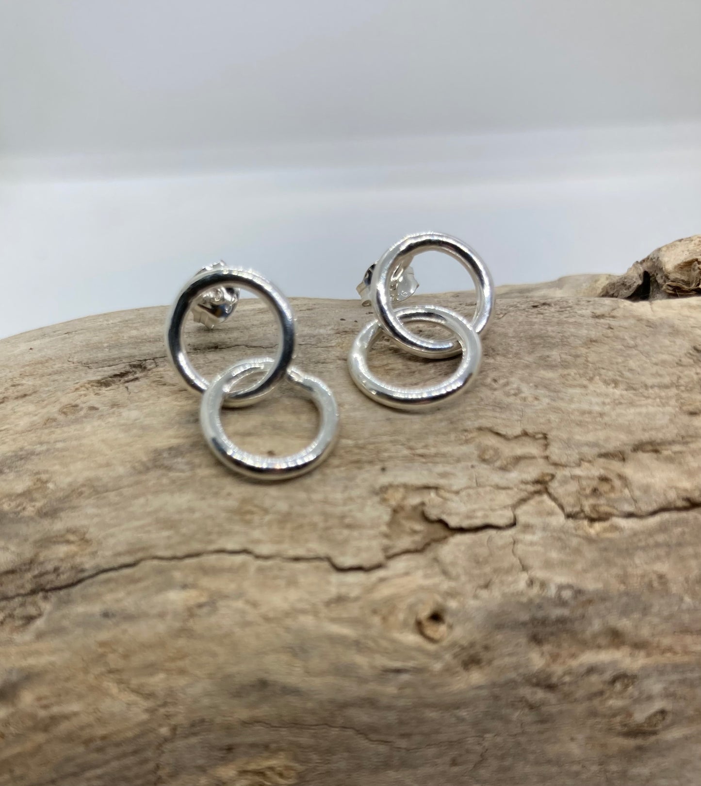 Double circle stud earrings