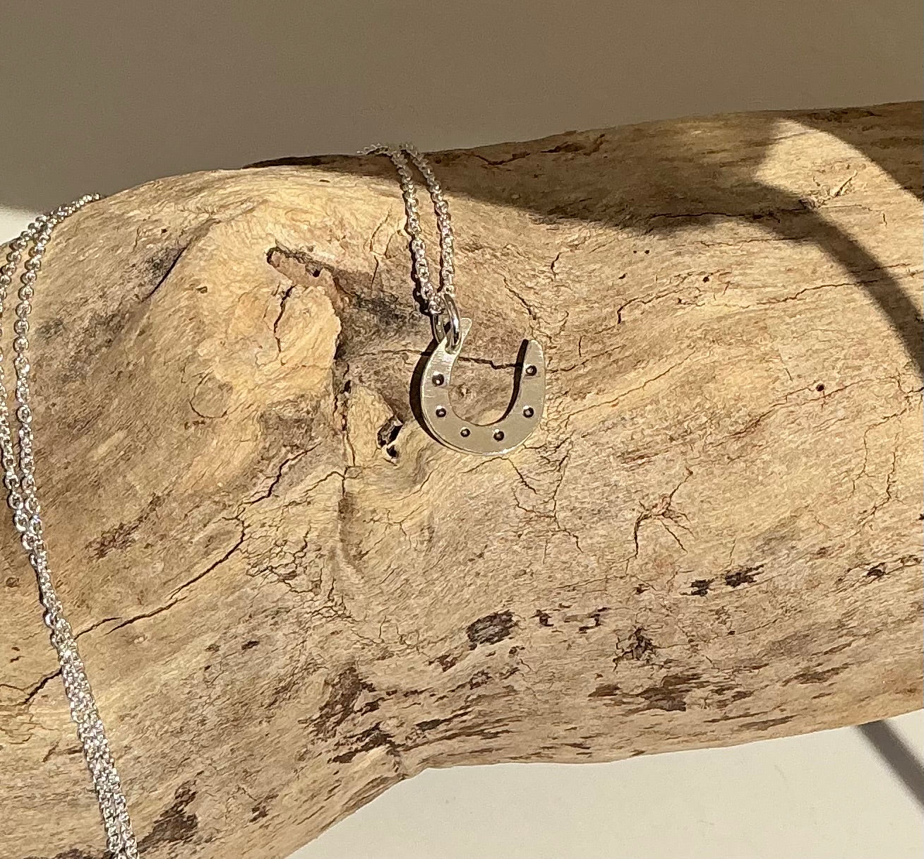 Lucky horseshoe pendant