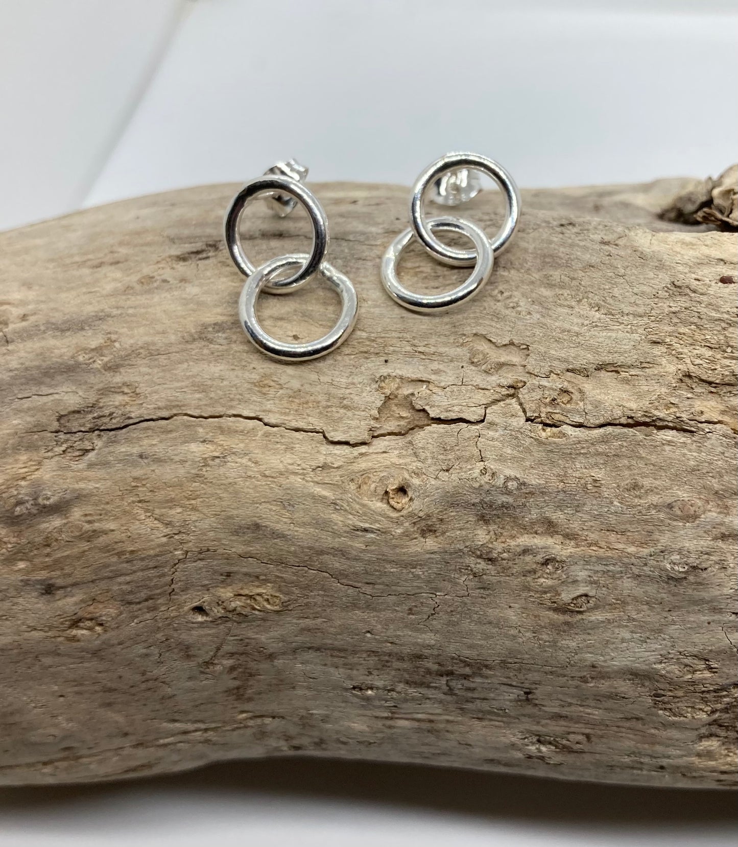 Double circle stud earrings