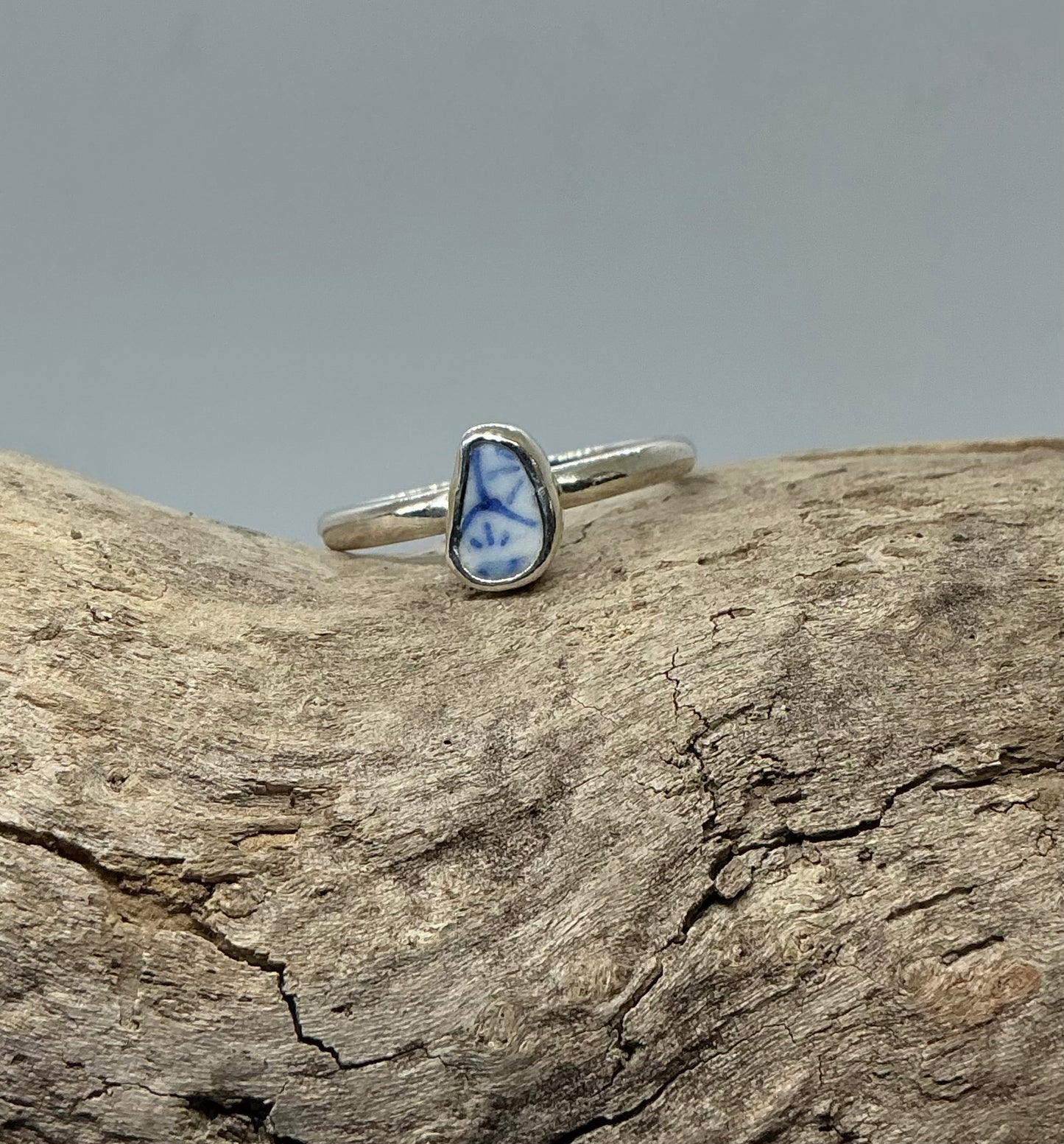 Cute pottery silver ring UK size P1/2