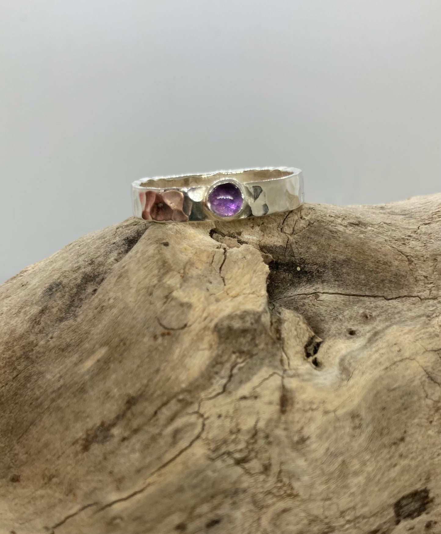 Amethyst hammered band UK size W