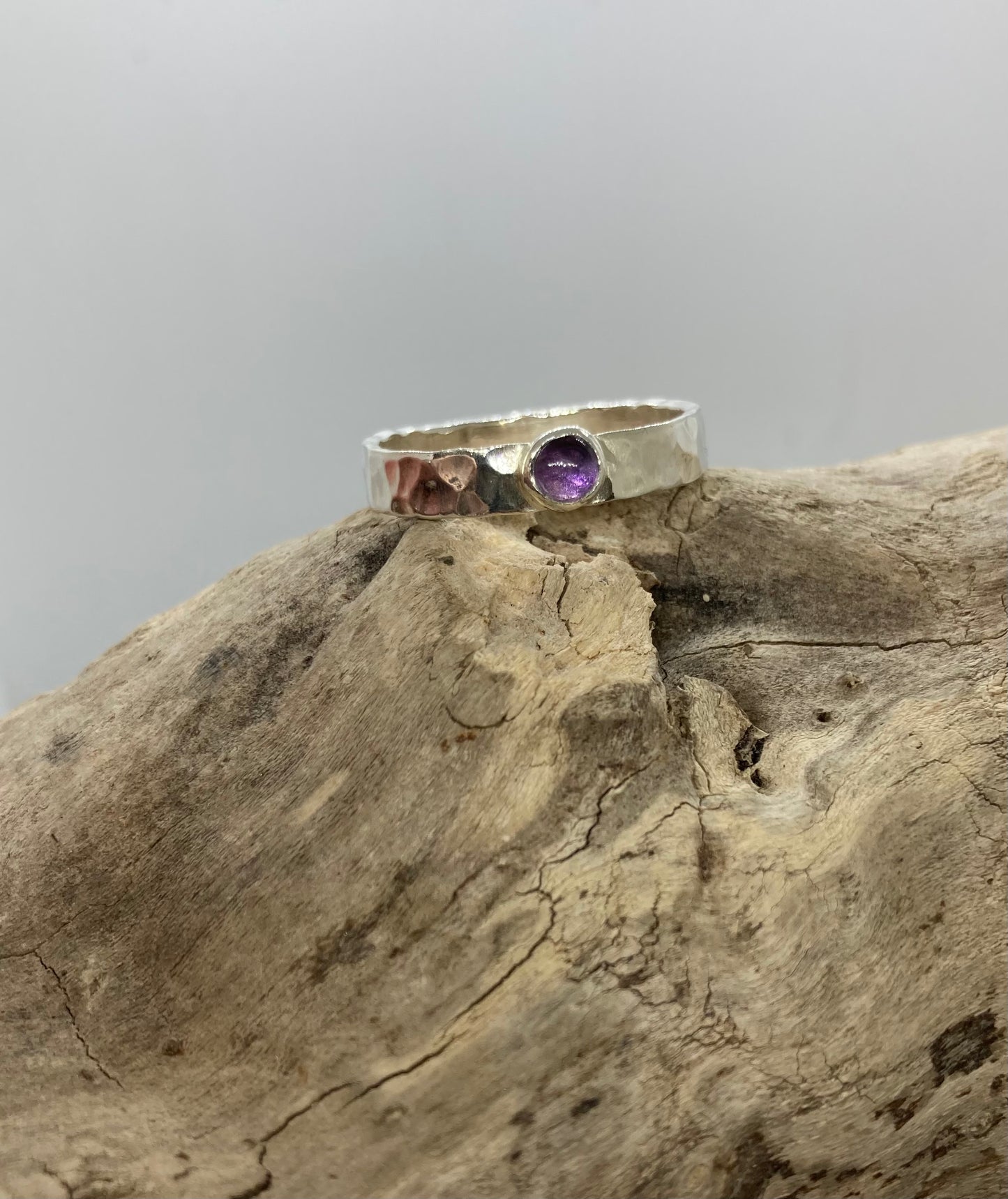 Amethyst hammered band UK size W