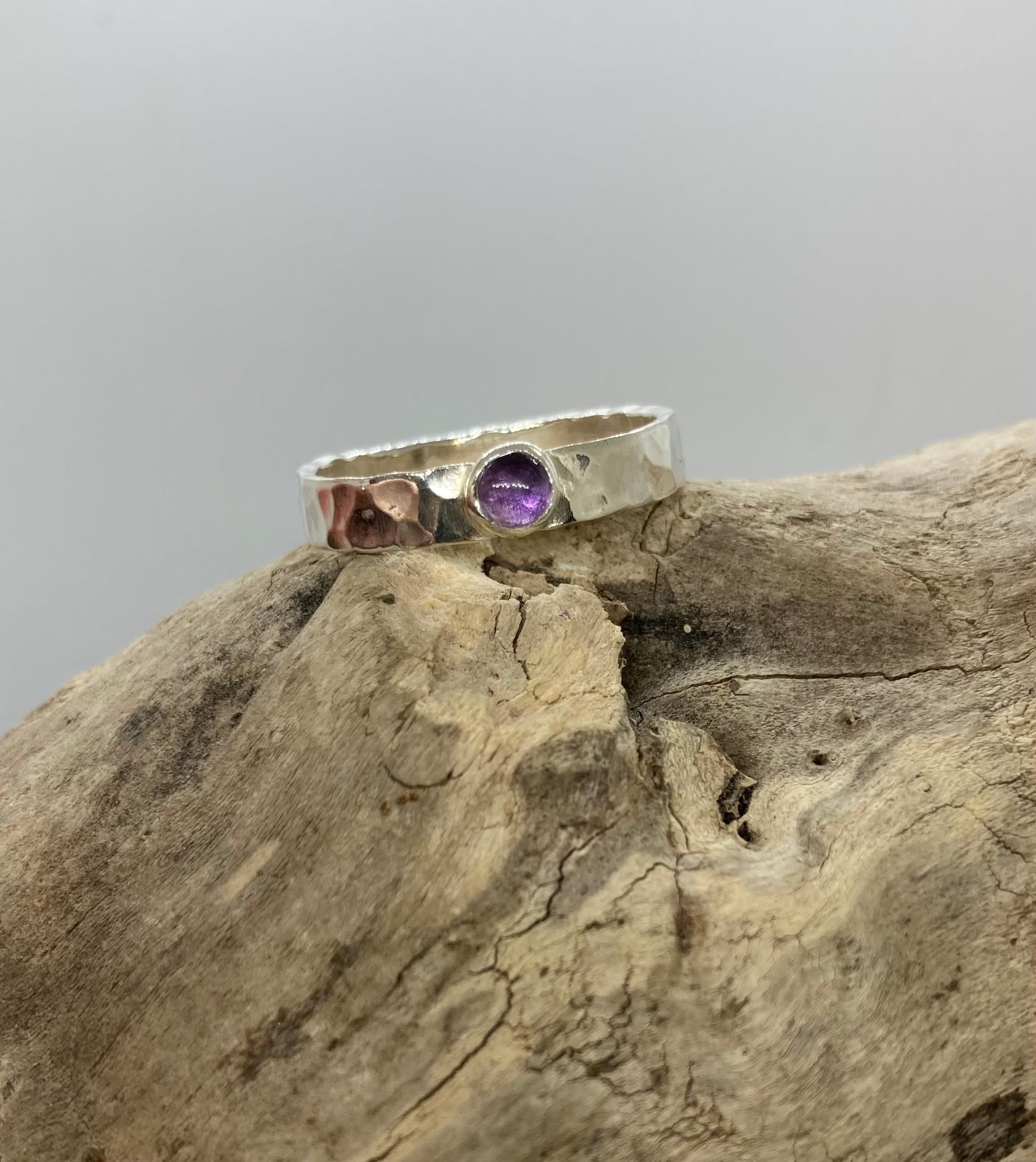 Amethyst hammered band UK size W