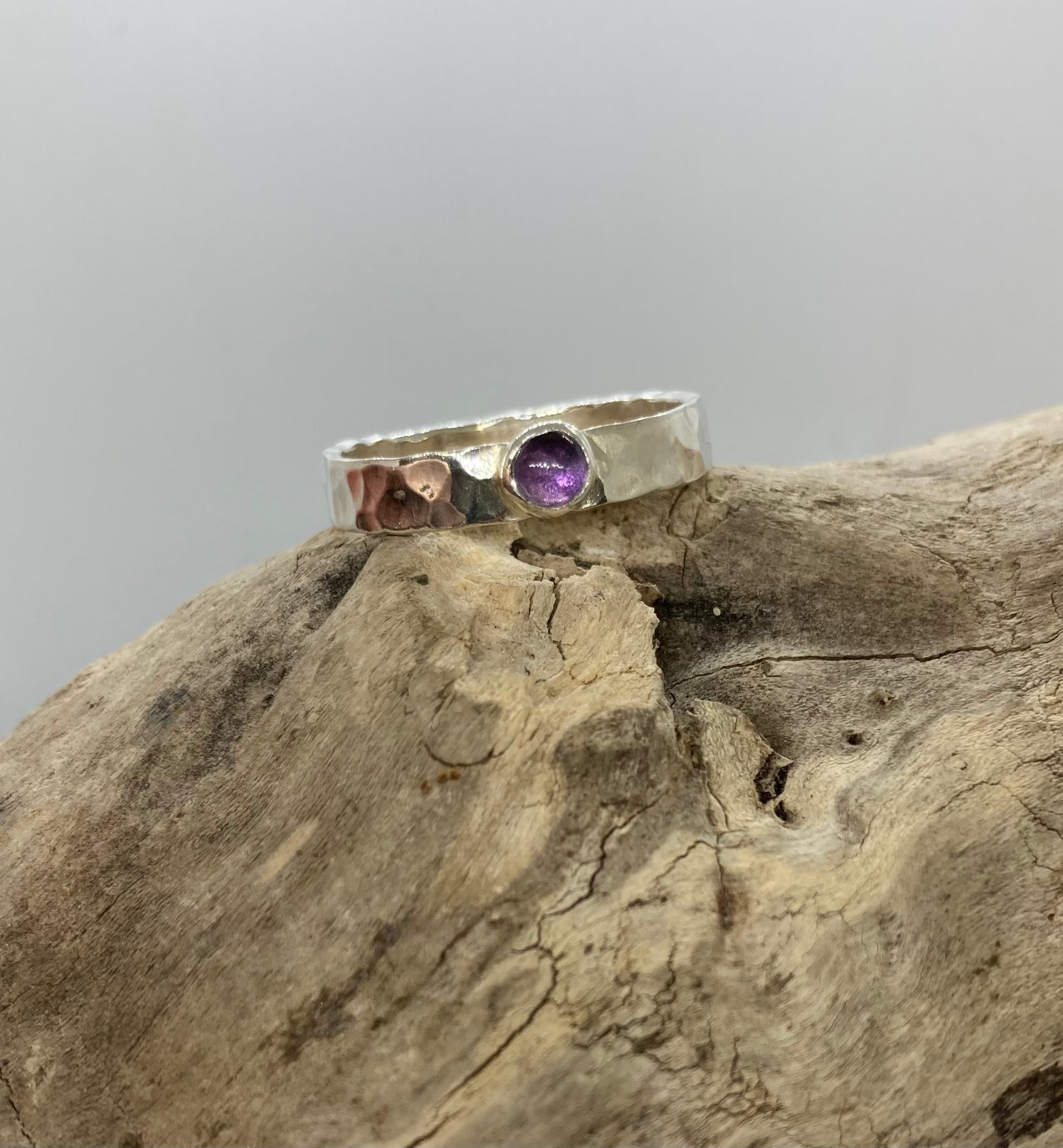 Amethyst hammered band UK size W