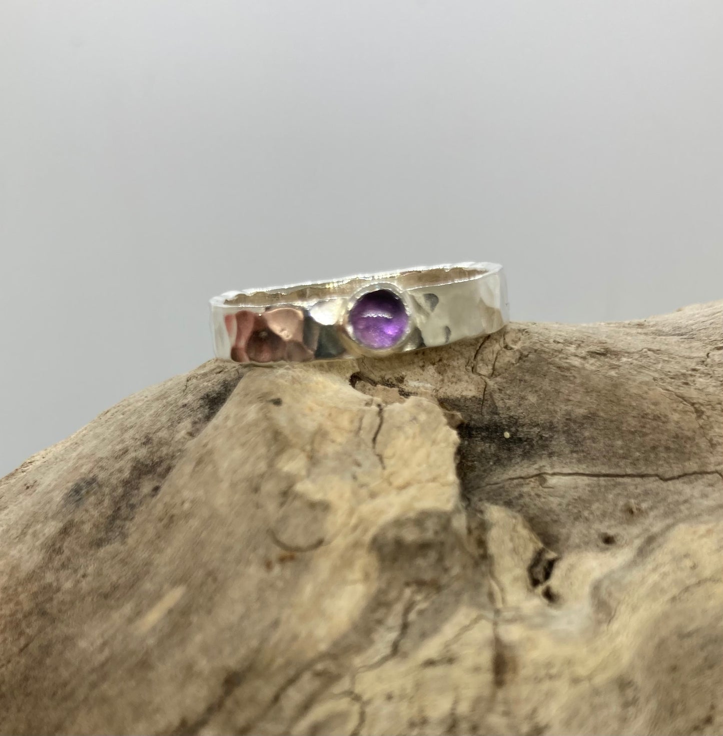 Amethyst hammered band UK size W
