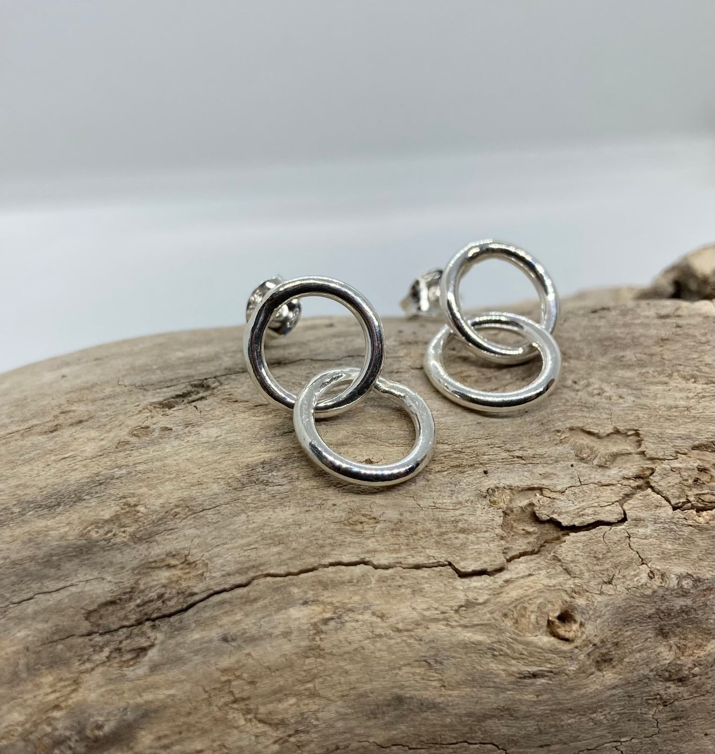 Double circle stud earrings
