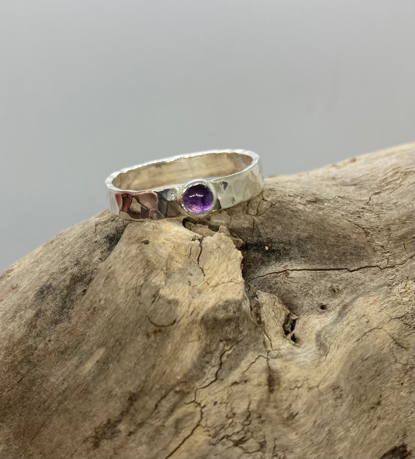 Amethyst hammered band UK size W