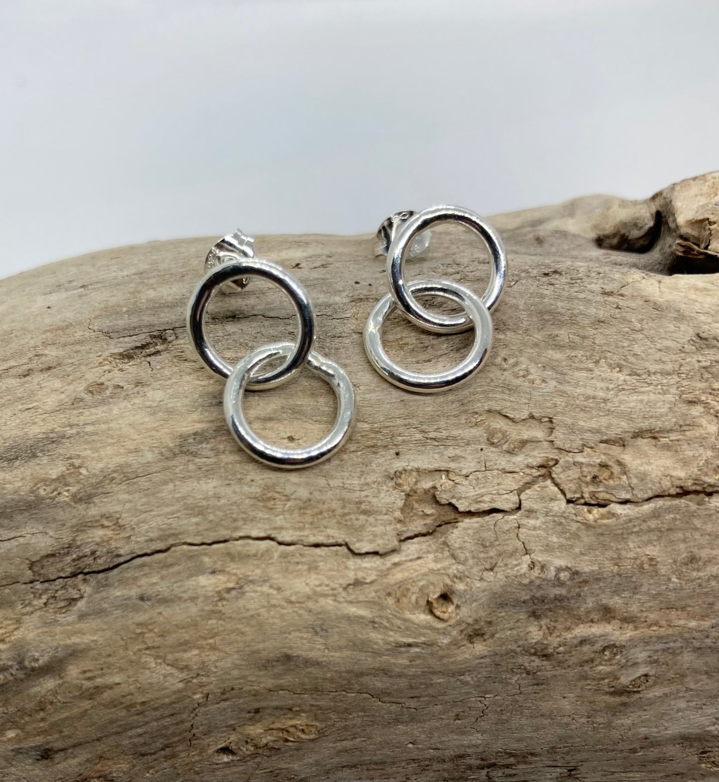 Double circle stud earrings