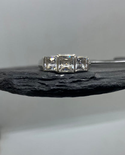 White gold and Cubic Zirconia ring UK size J