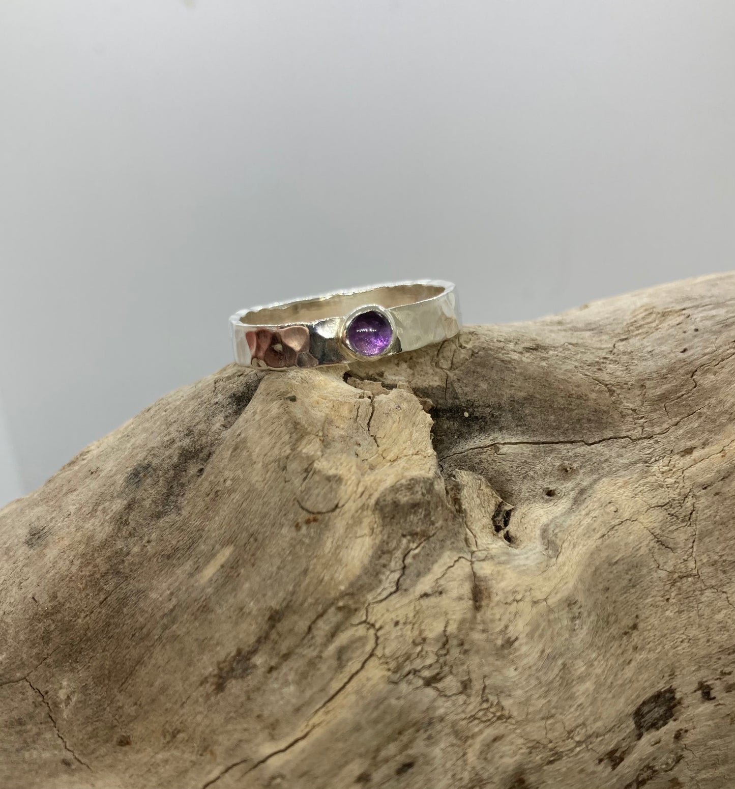 Amethyst hammered band UK size W