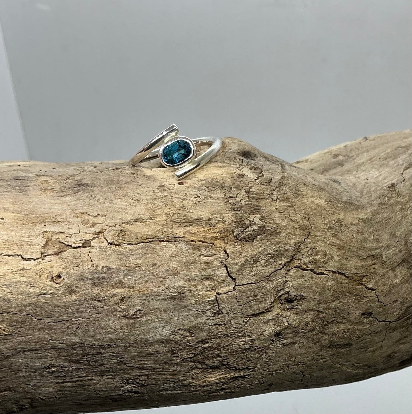 London blue Topaz twist ring UK size M