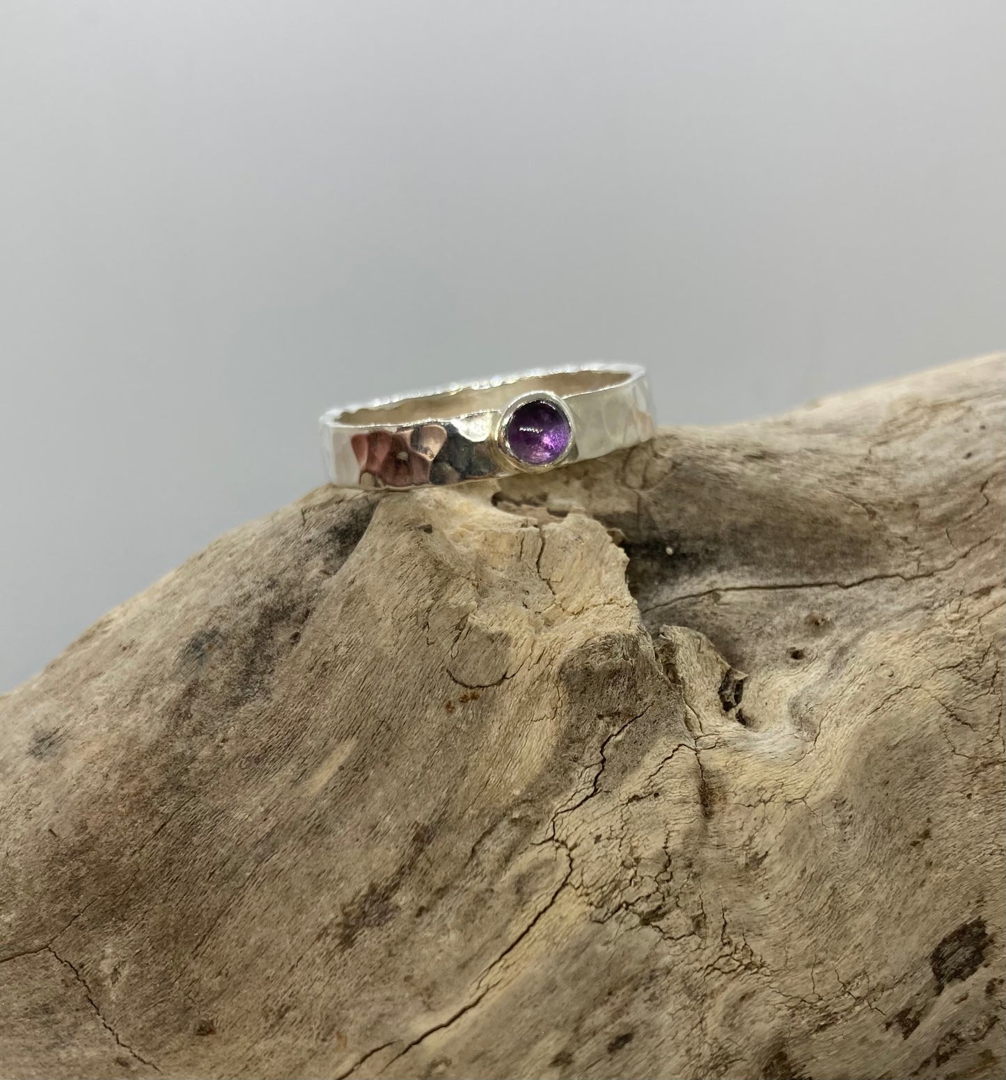 Amethyst hammered band UK size W