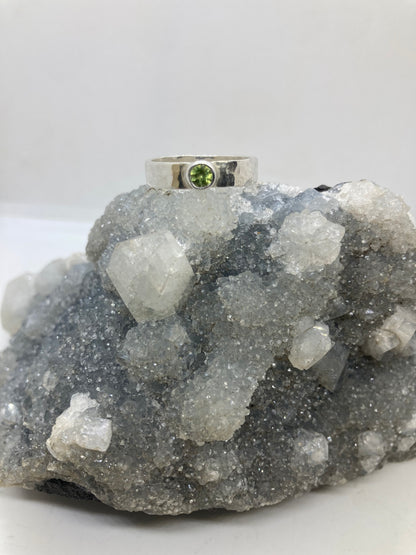 Peridot hammered sterling silver ring UK Size P1/2