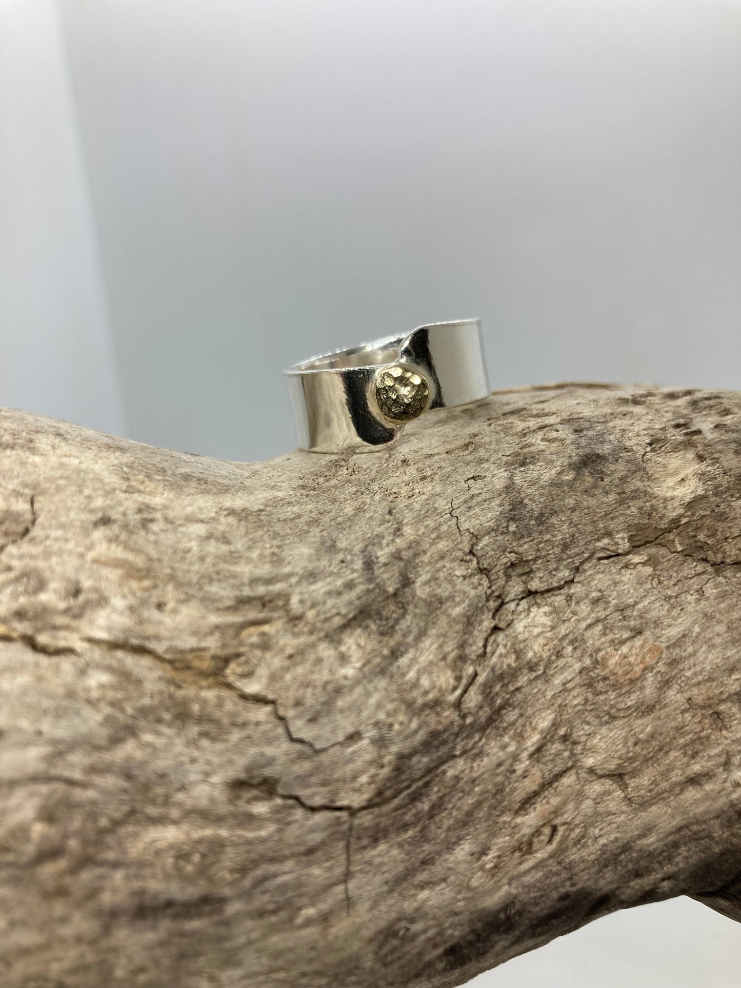 Gold and silver band ring UK size R