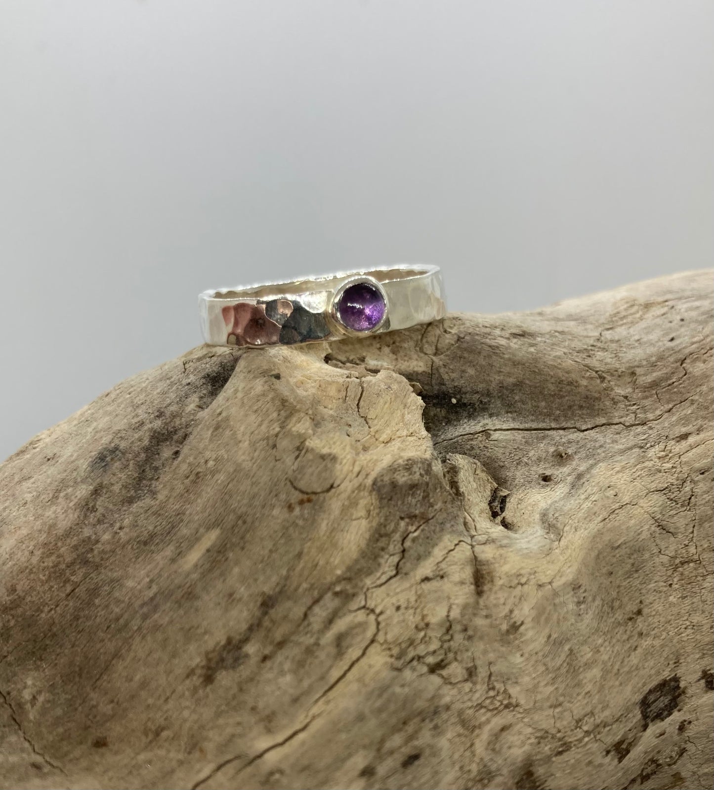 Amethyst hammered band UK size W