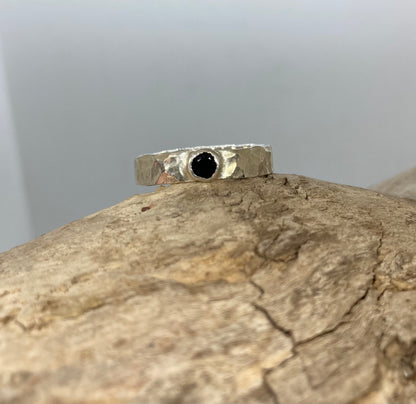 Sapphire hammered band UK size N