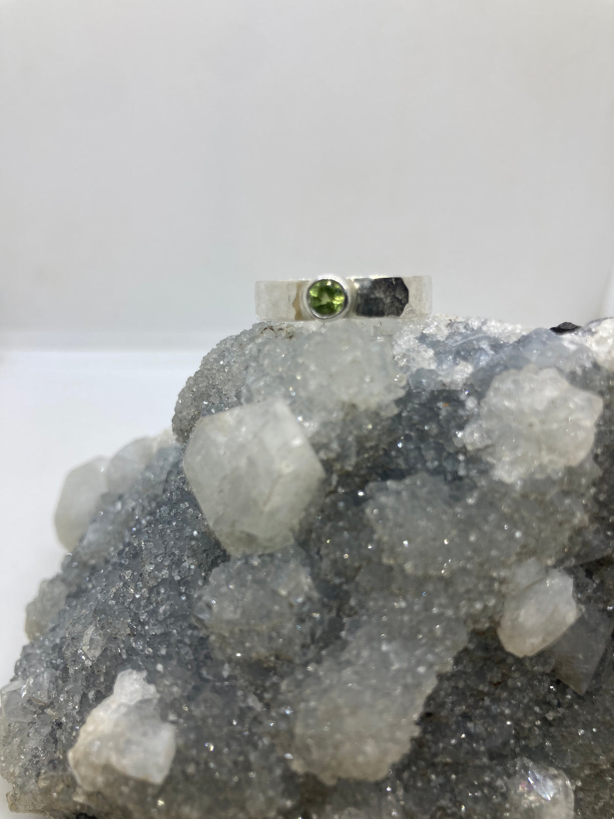 Peridot hammered sterling silver ring UK Size P1/2