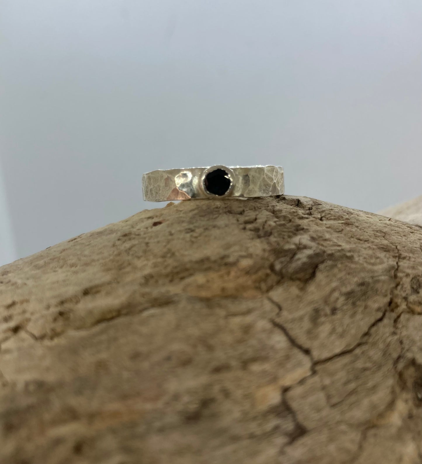 Sapphire hammered band UK size N