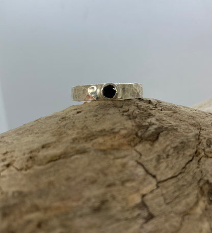 Sapphire hammered band UK size N
