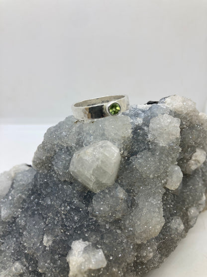 Peridot hammered sterling silver ring UK Size P1/2