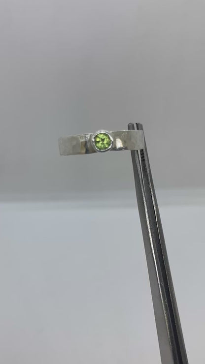 Peridot hammered sterling silver ring UK Size P1/2